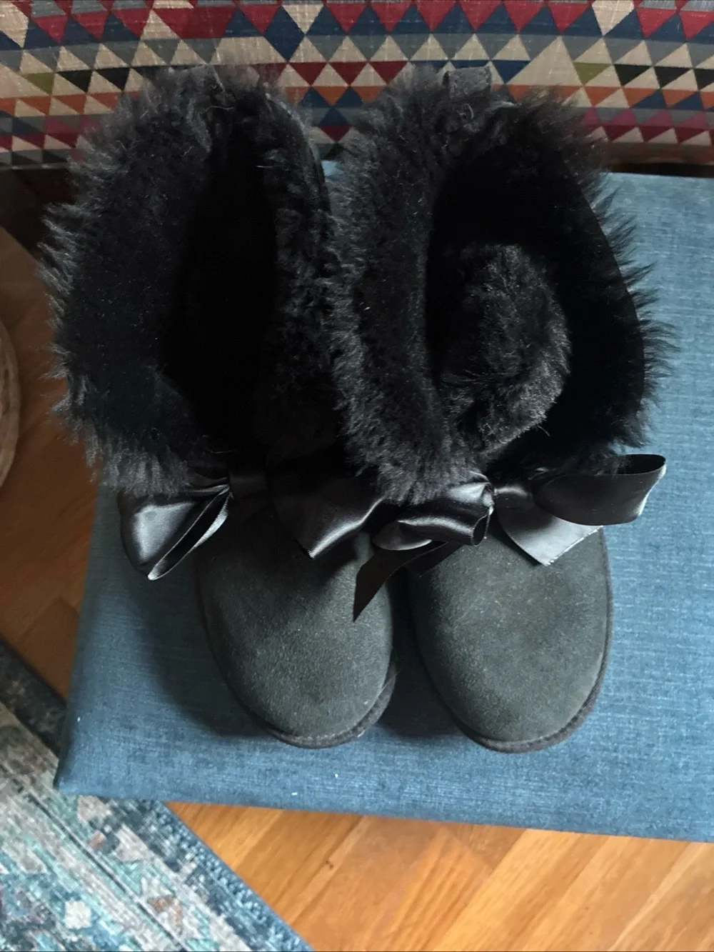 UGG Women's Gita Bow Mini Boot black size 8